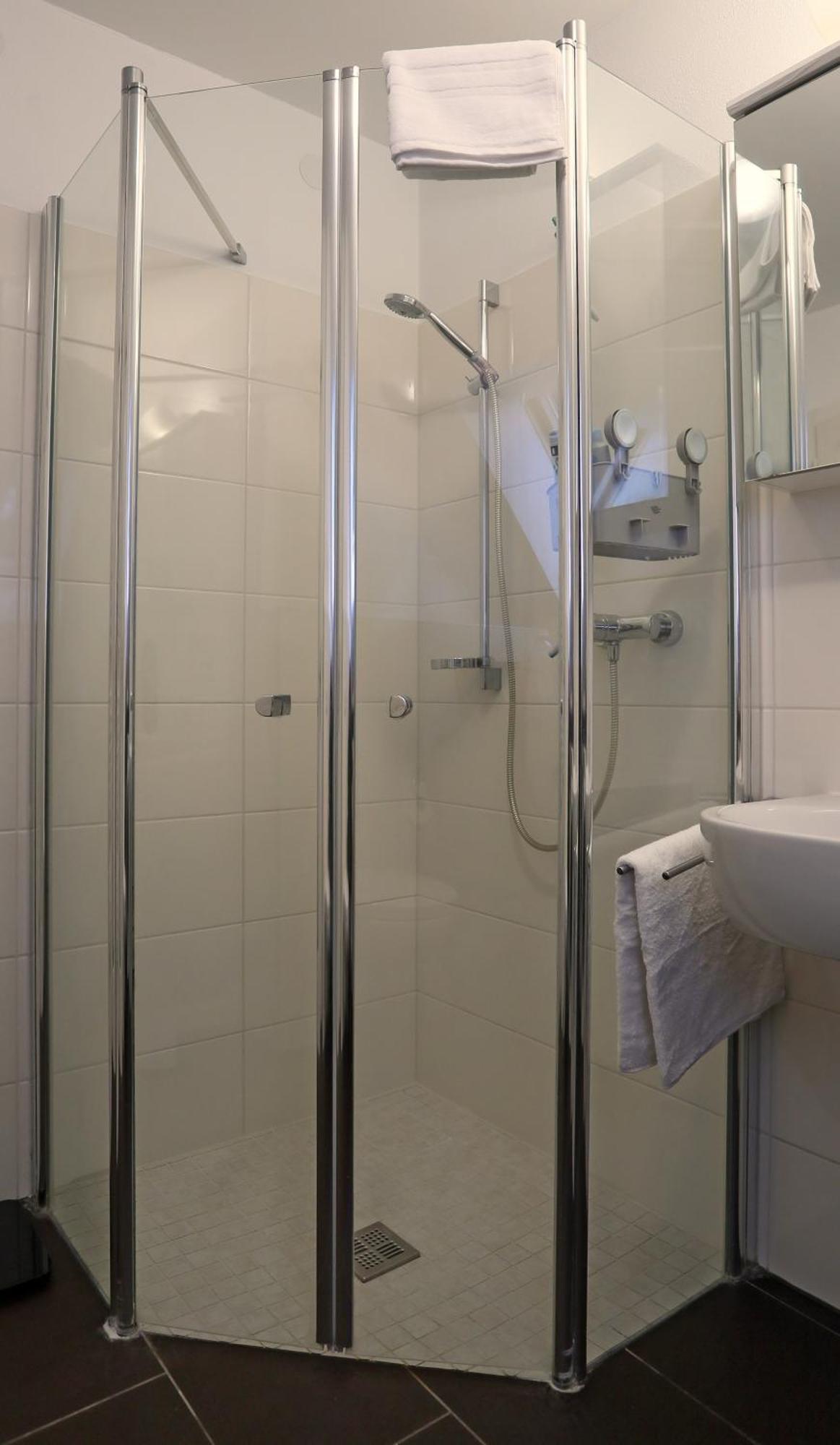Apartment 10 Min Subway U-bahn To Marienplatz 130 M2 - 4br - 2bath *