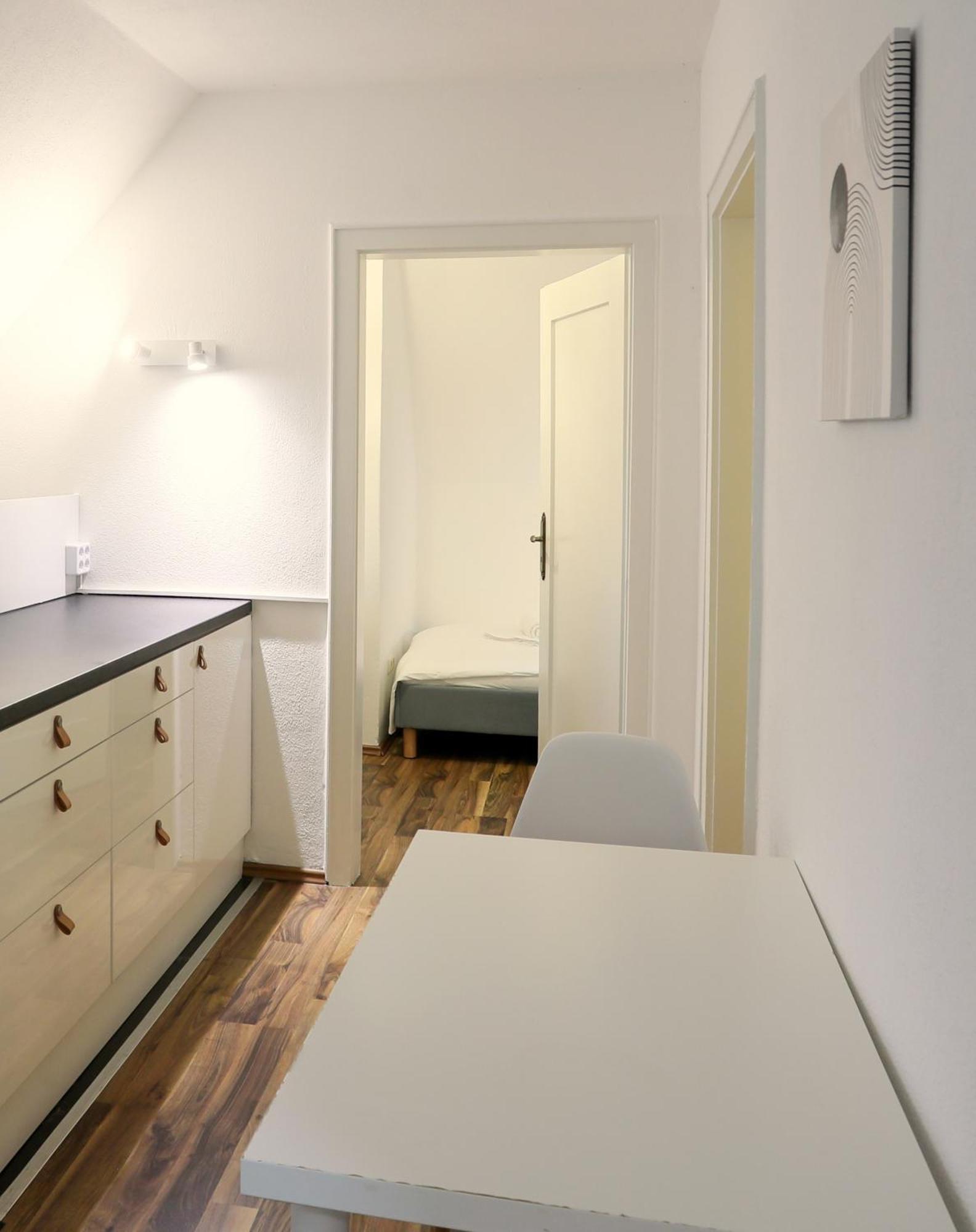10 Min Subway U-bahn To Marienplatz 130 M2 - 4br - 2bath Apartment Munich