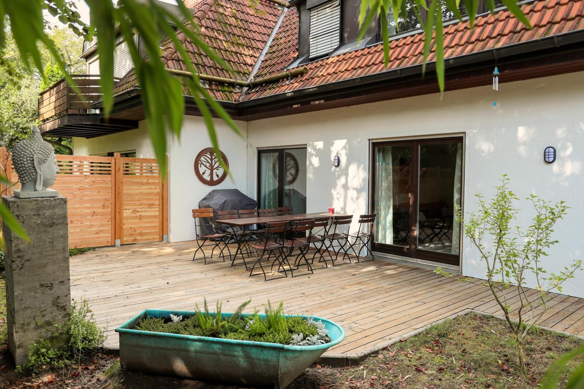 Apartment 10 Min Subway U-bahn To Marienplatz 130 M2 - 4br - 2bath *