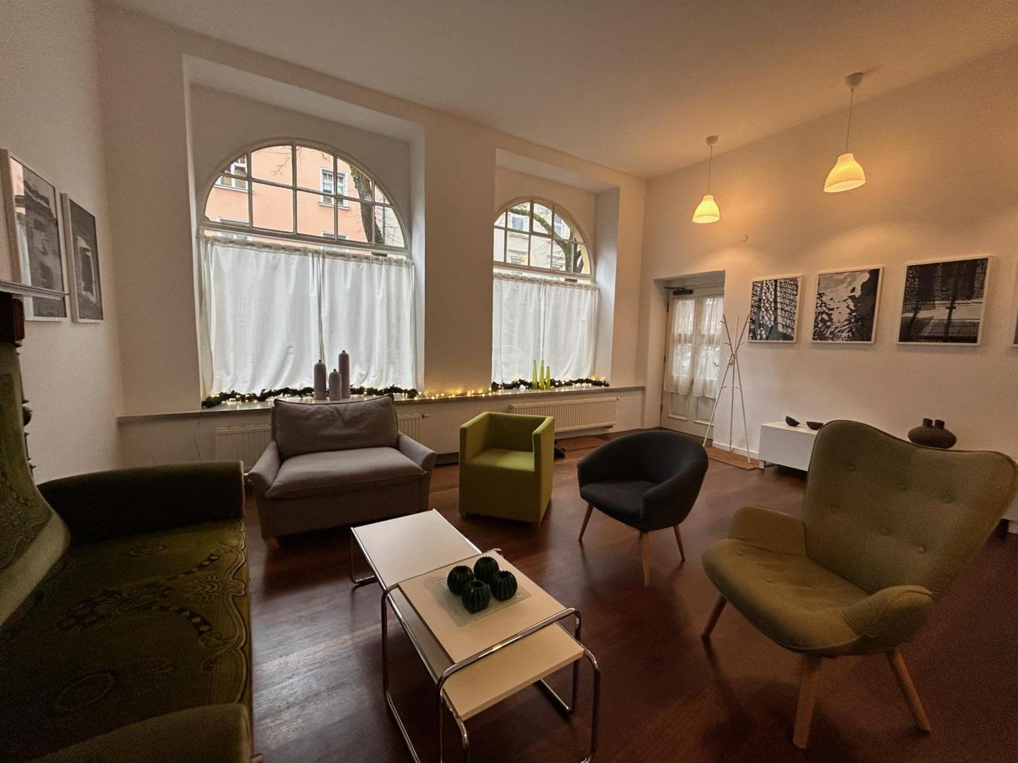 Apartment Wohnen Mit Kuenstlerflair In Munich