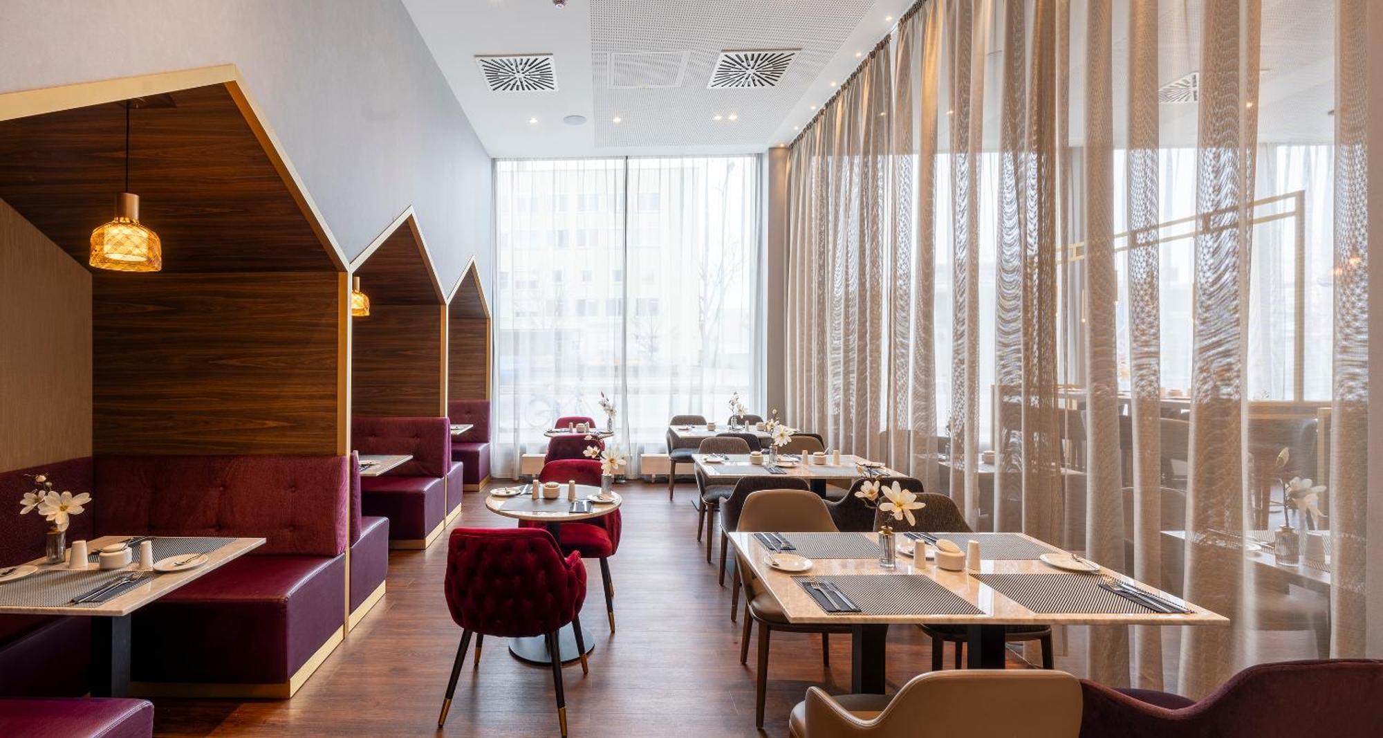 Hotel Plaza Premium 4*
