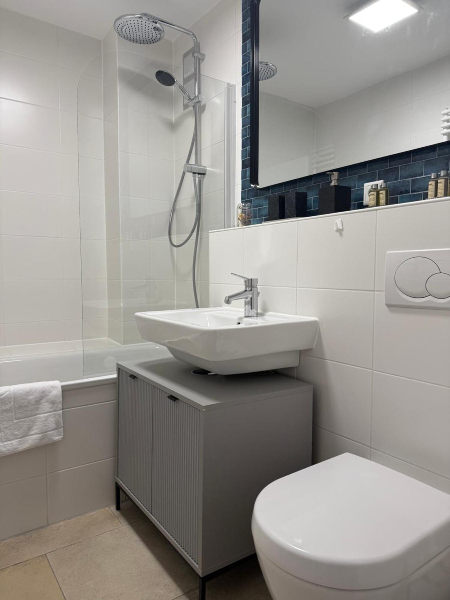Lumen Homes - Altstadt-residenz, Direkt Im Zentrum, Geraeumiges Mit 5 Zimmern, Kueche Apartment München
