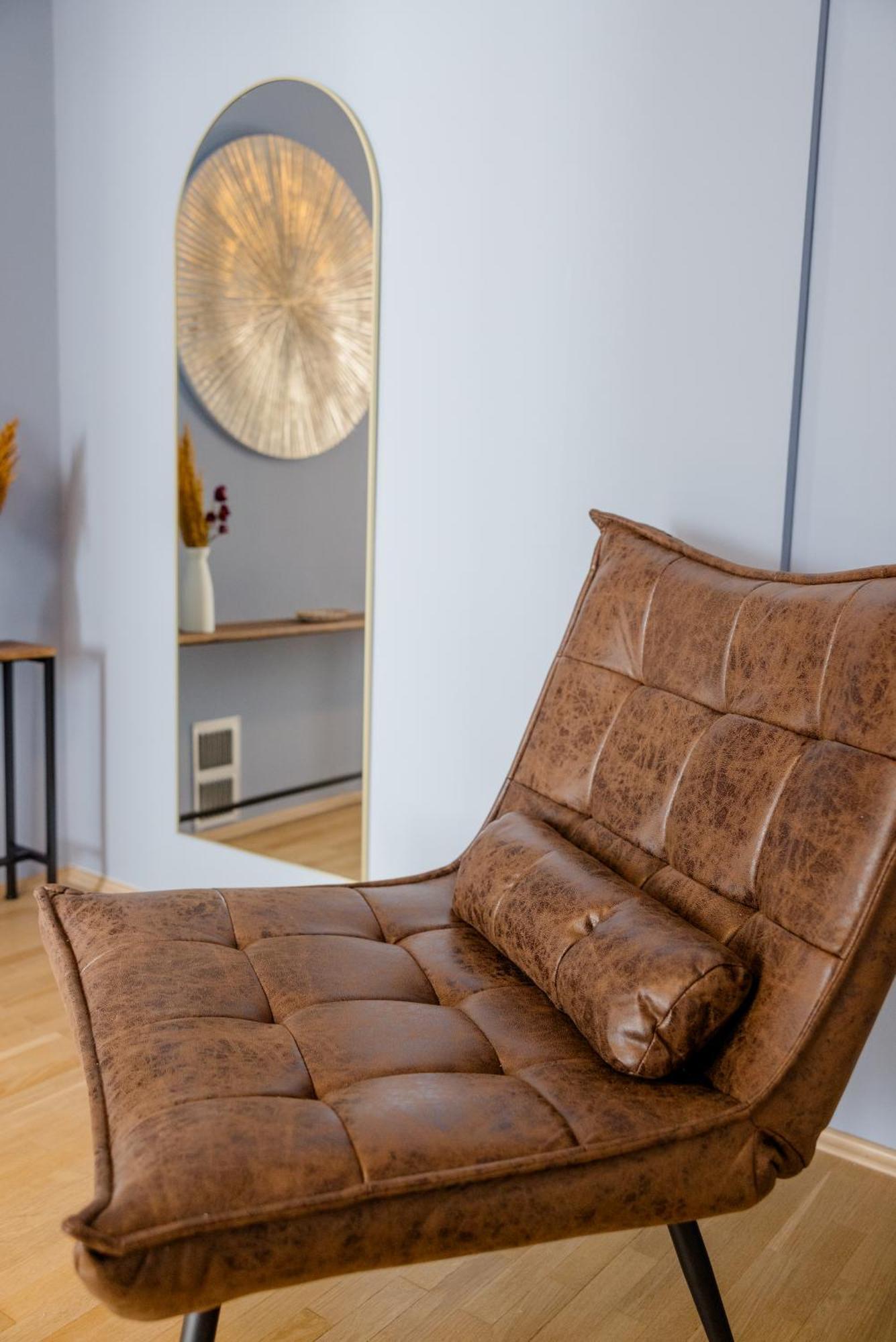 Lumen Homes - Altstadt-residenz, Direkt Im Zentrum, Geraeumiges Mit 5 Zimmern, Kueche