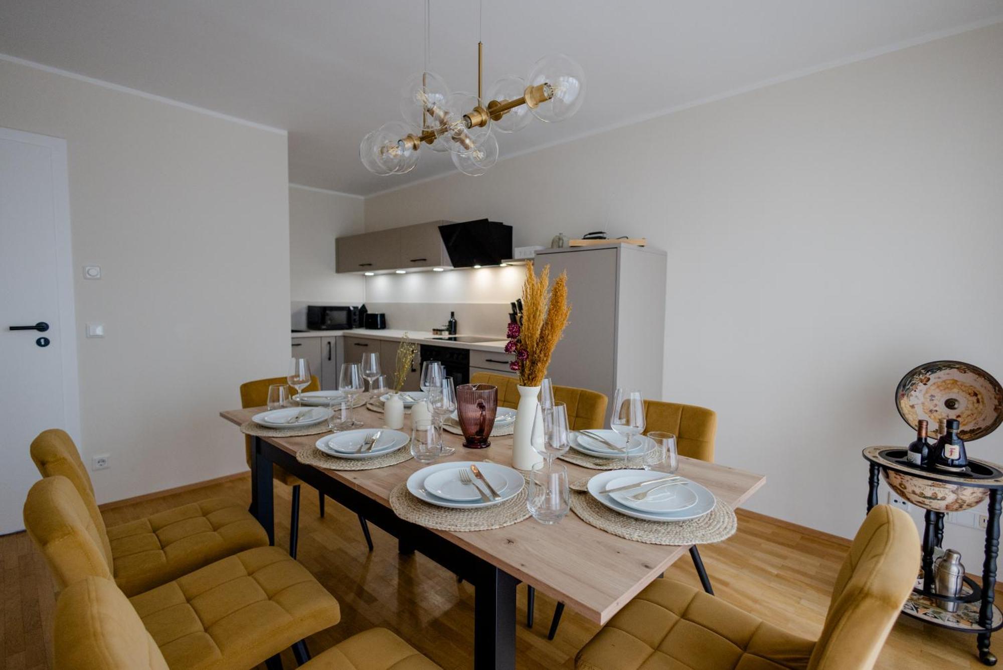 Lumen Homes - Altstadt-residenz, Direkt Im Zentrum, Geraeumiges Mit 5 Zimmern, Kueche Apartment München