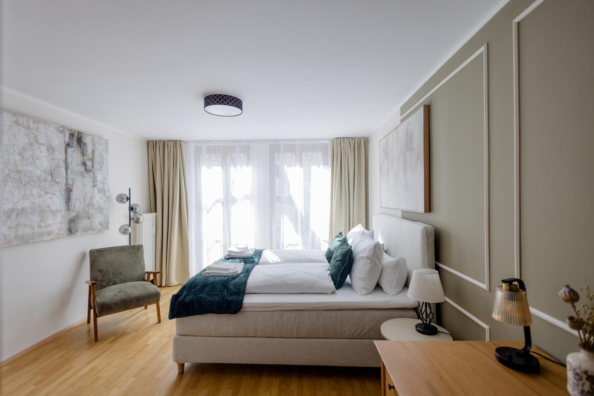 Lumen Homes - Altstadt-residenz, Direkt Im Zentrum, Geraeumiges Mit 5 Zimmern, Kueche