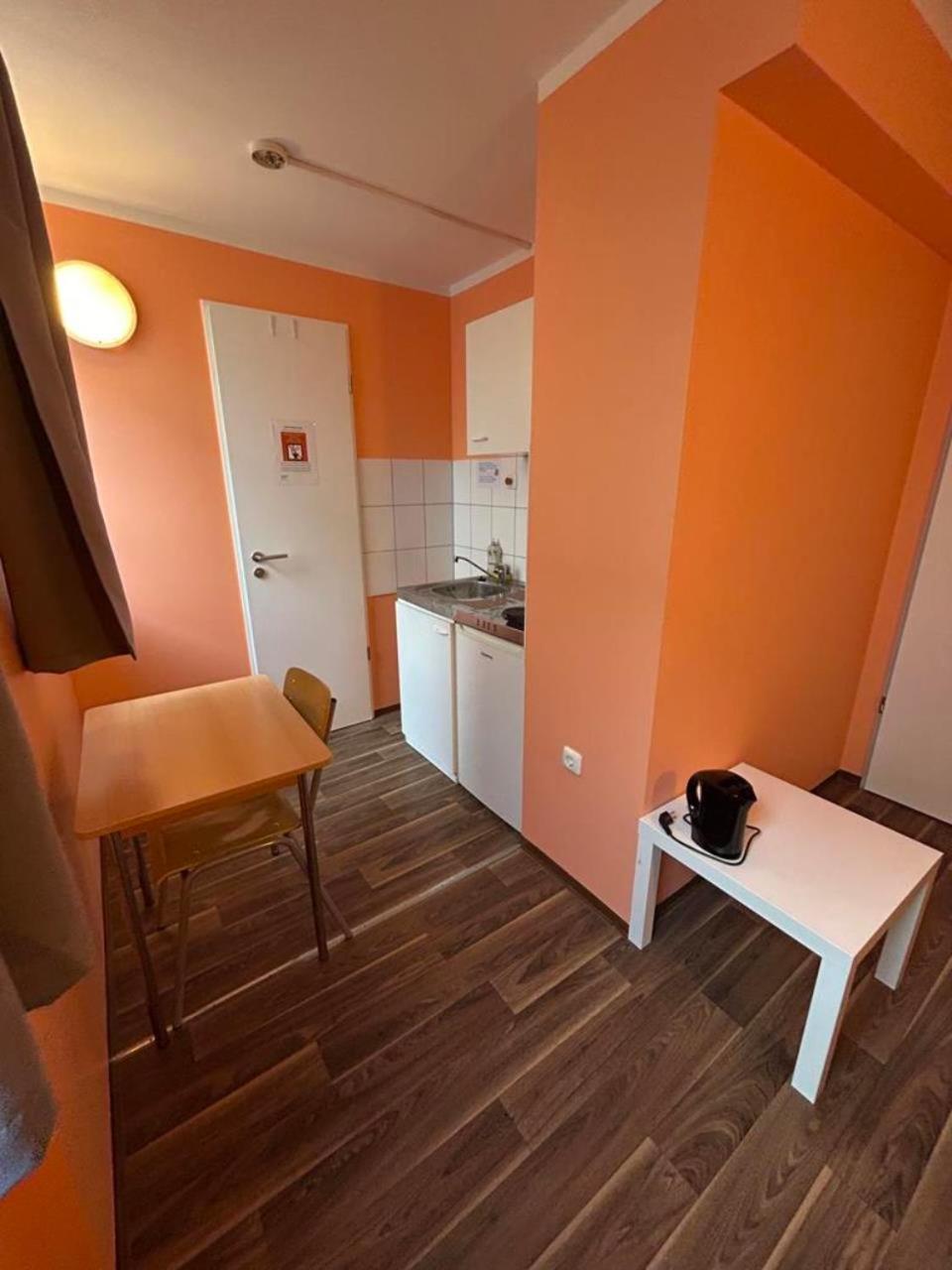 Budget Station Aparthostel Apartment *