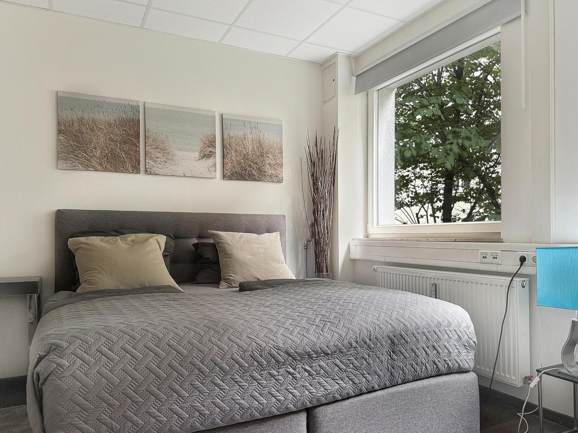 Private Escape Cinema Lounge Sleeps 17 *