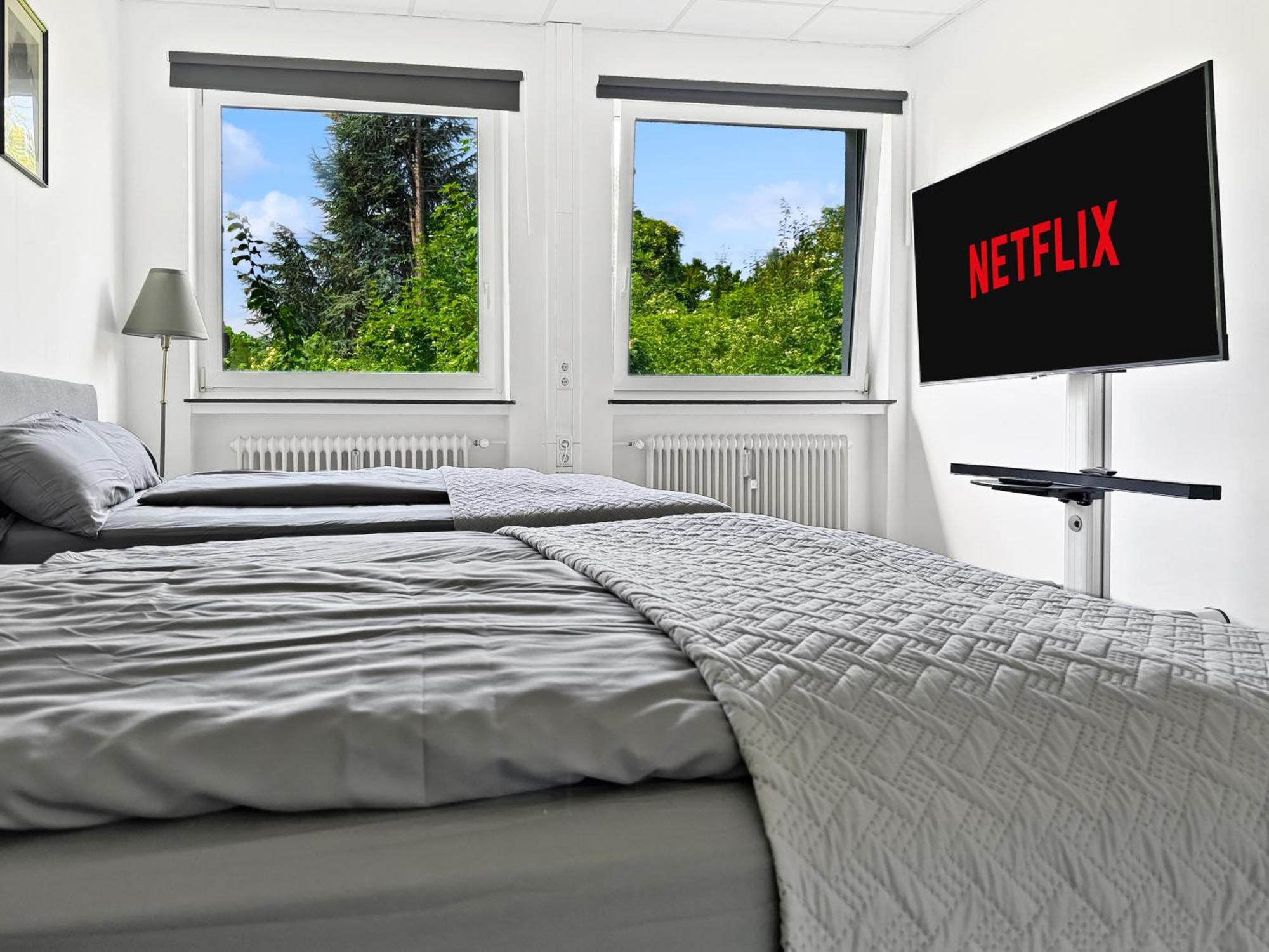 Private Escape Cinema Lounge Sleeps 17
