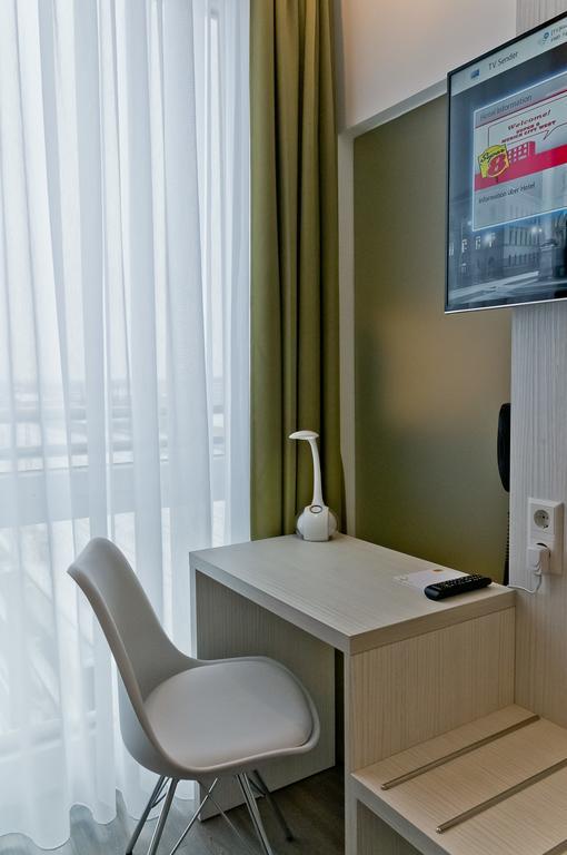 Super 8 By Wyndham Munich City North Hotel