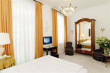 Opera Hotel