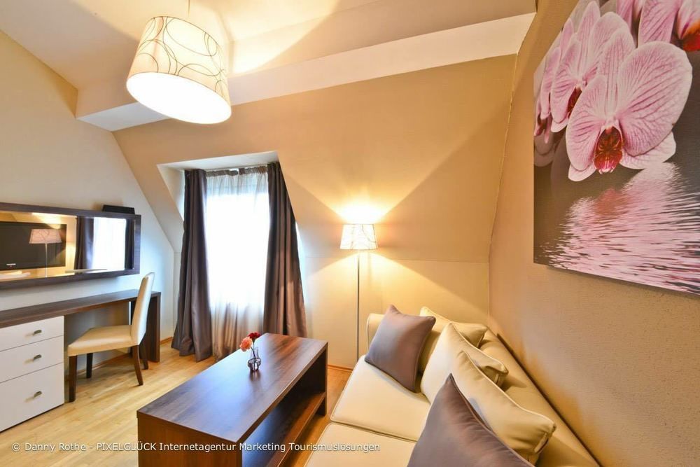 Empress Boutique Hotel 3*