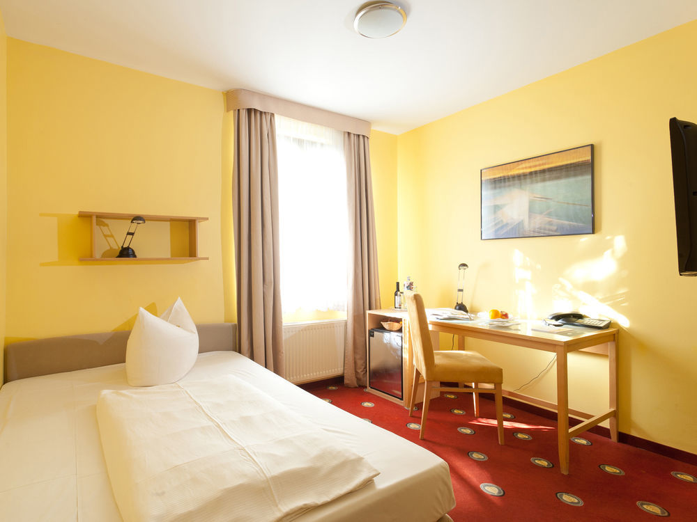 Perlach Allee By Blattl 3* Munich