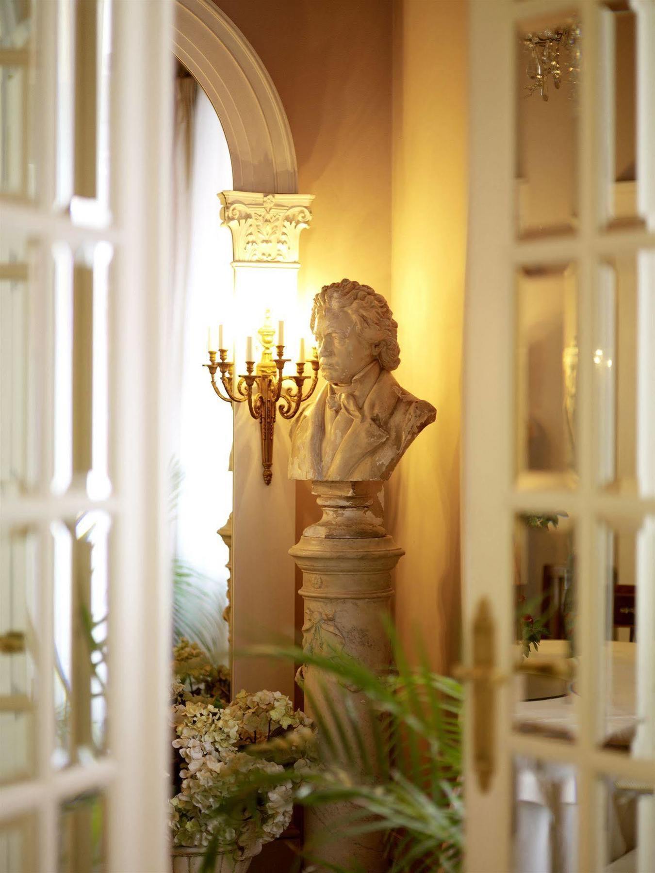 Opera 4* Munich