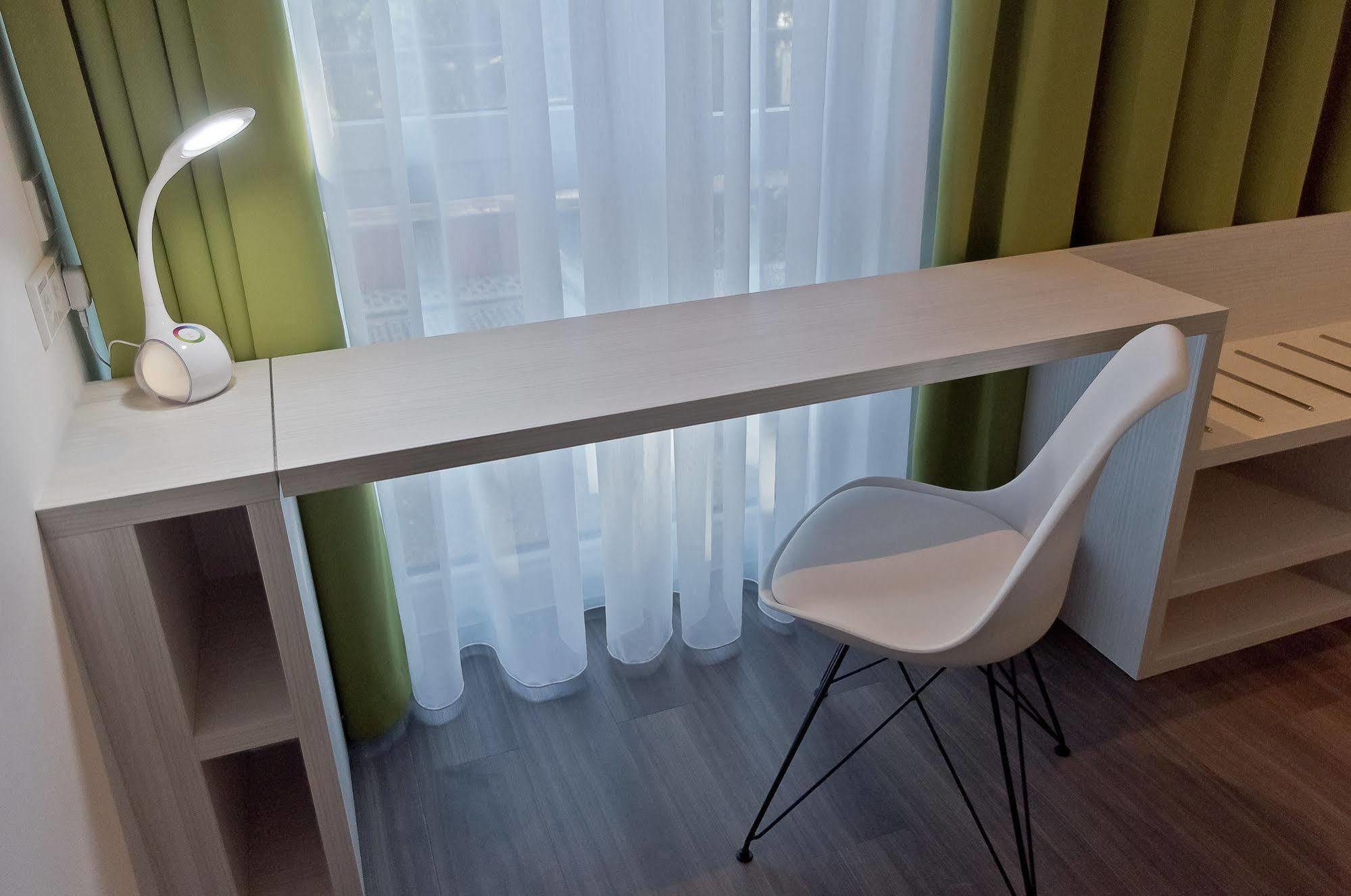 Super 8 By Wyndham Munich City North Hotel