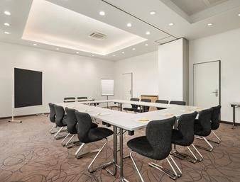 Super 8 By Wyndham Munich City North Hotel 3*