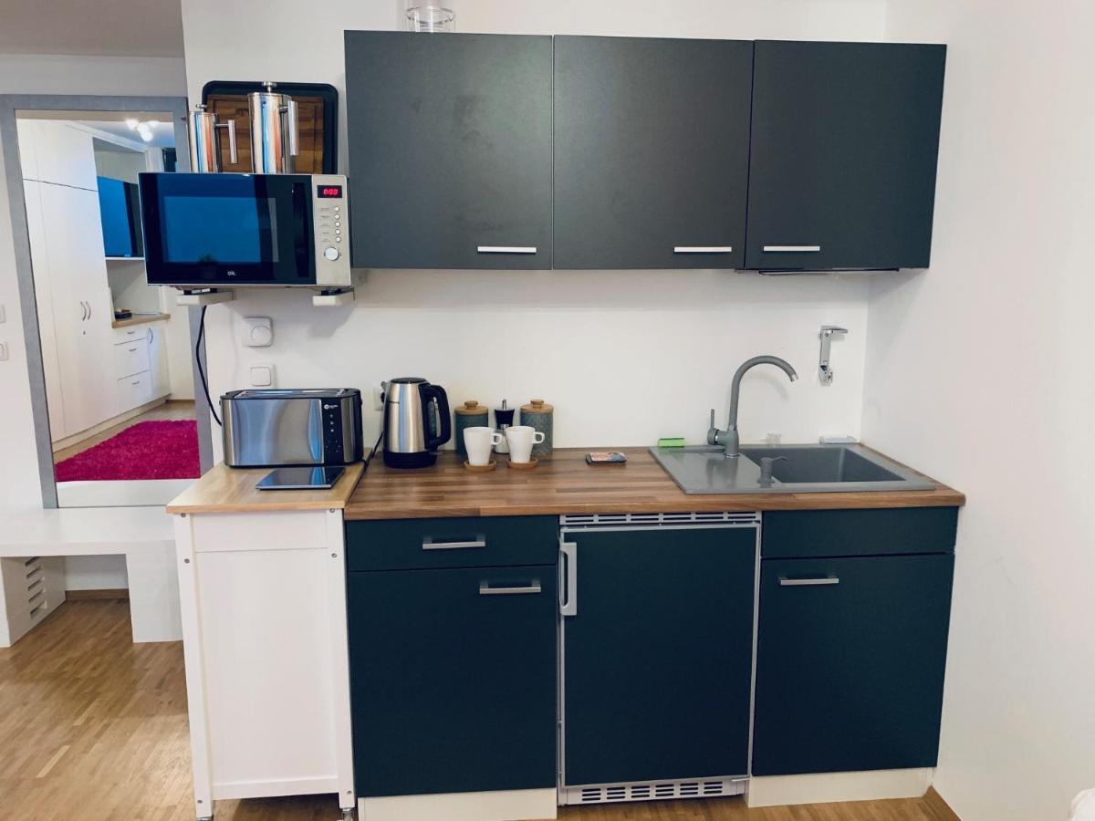Apartment Private, Dog-friendly Room- Easy Access To City Centre And Trade Fair- Free Parking