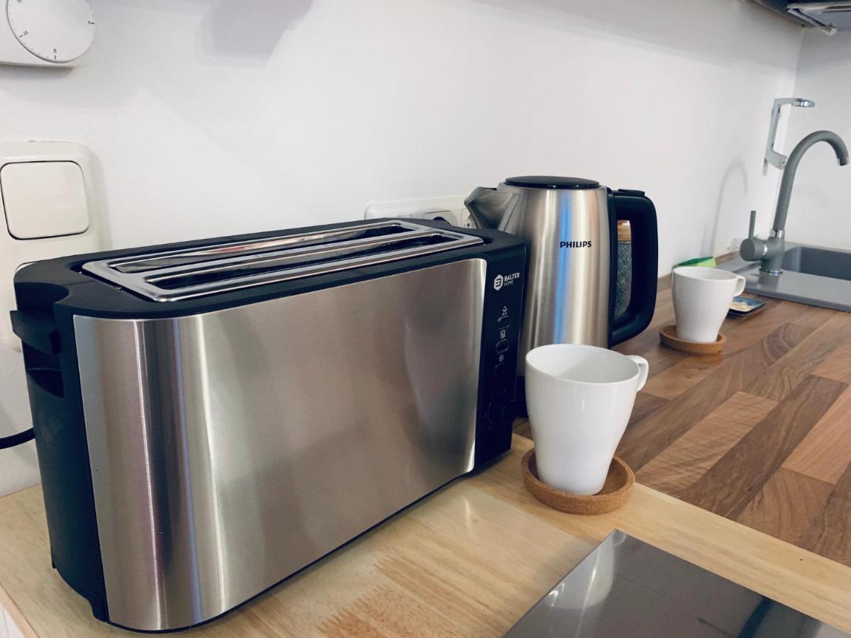 Private, Dog-friendly Room- Easy Access To City Centre And Trade Fair- Free Parking Apartment *