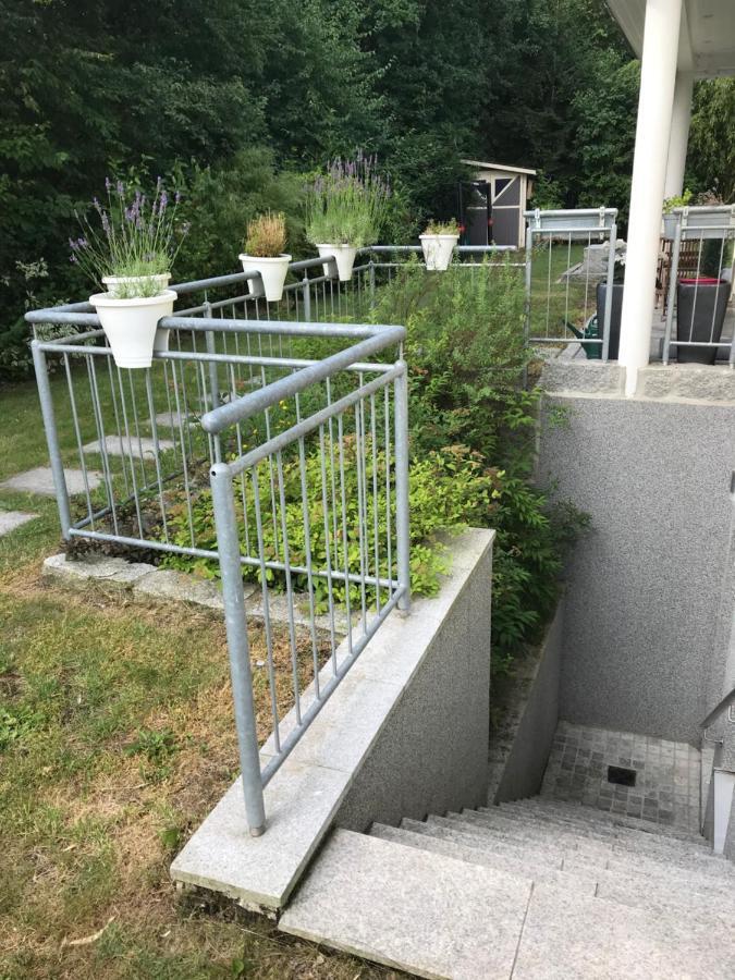 Helle Souterrainwohnung Mit Komfort