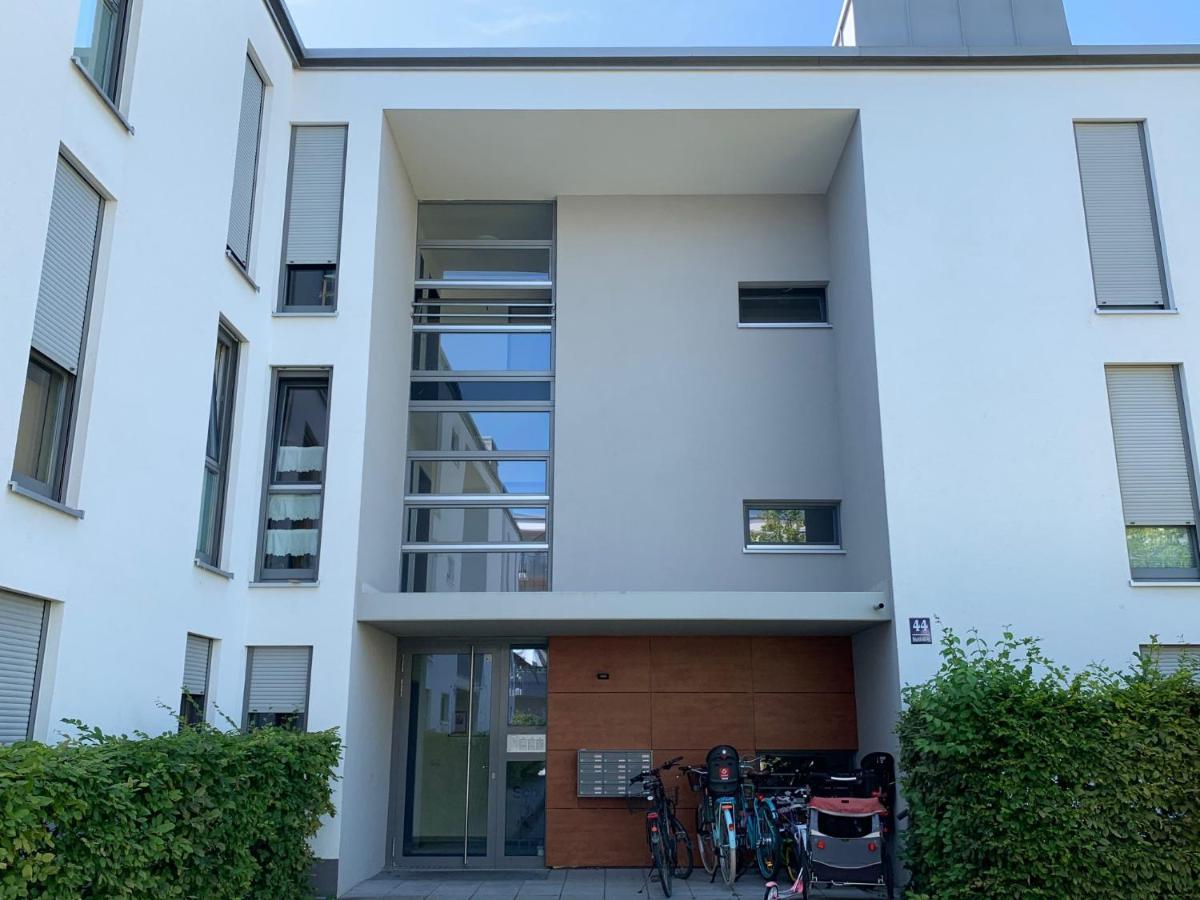 Private, Dog-friendly Room- Easy Access To City Centre And Trade Fair- Free Parking Apartment Munich