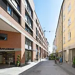 2 Bedroom Top Floor Apartment Direct On Marienplatz