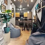 Flatista Homes - Jungle House