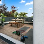 Flatista Homes - Penthouse With Rooftop Gym