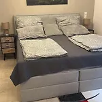 Ein-Schlafzimmer-Apartment Mit Allen Einrichtungen In Einem Familienhaus - No Party