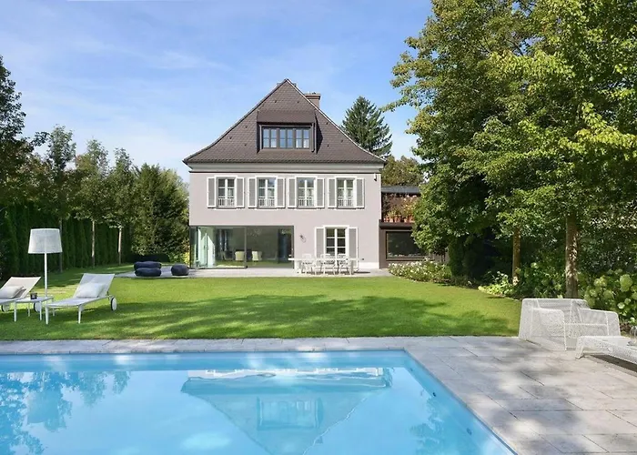 House With Private Pool And Garden