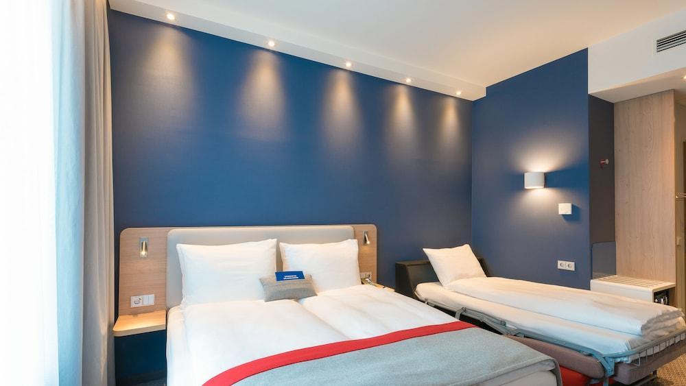 Hotel Holiday Inn Express Munich City West By Ihg 3*