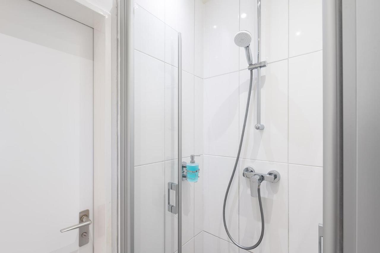 Big Central Near Rotkreuzplatz With 3 Bedroom For 12 Pax Munich