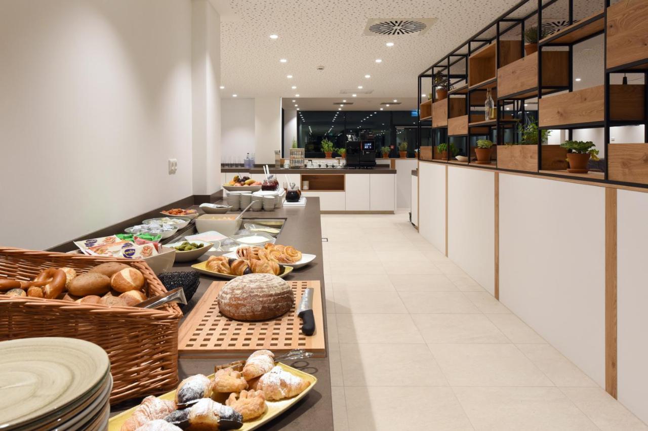 Wyndham Garden Messe Hotel 4*