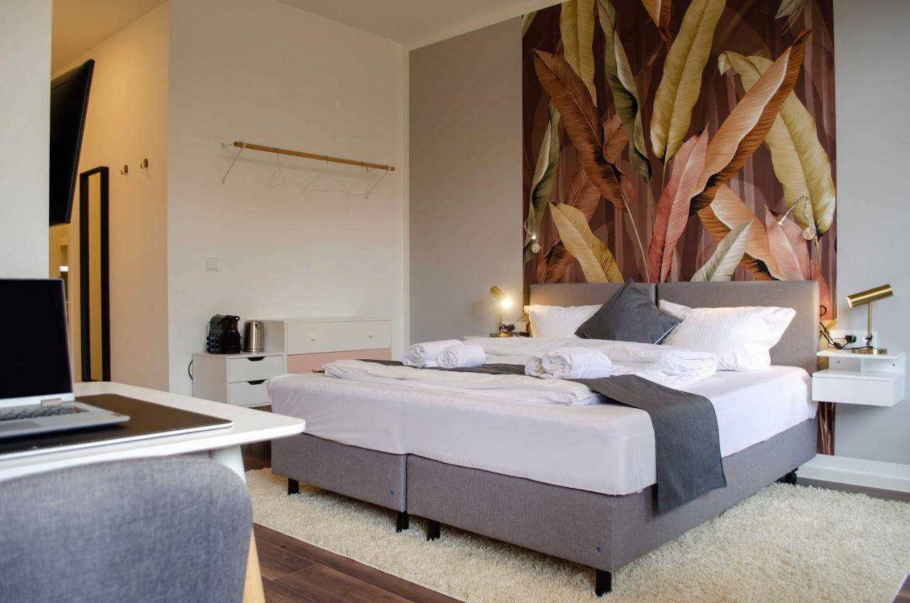 Homely 7 - Elegant Self-check-in For Urban Travelers