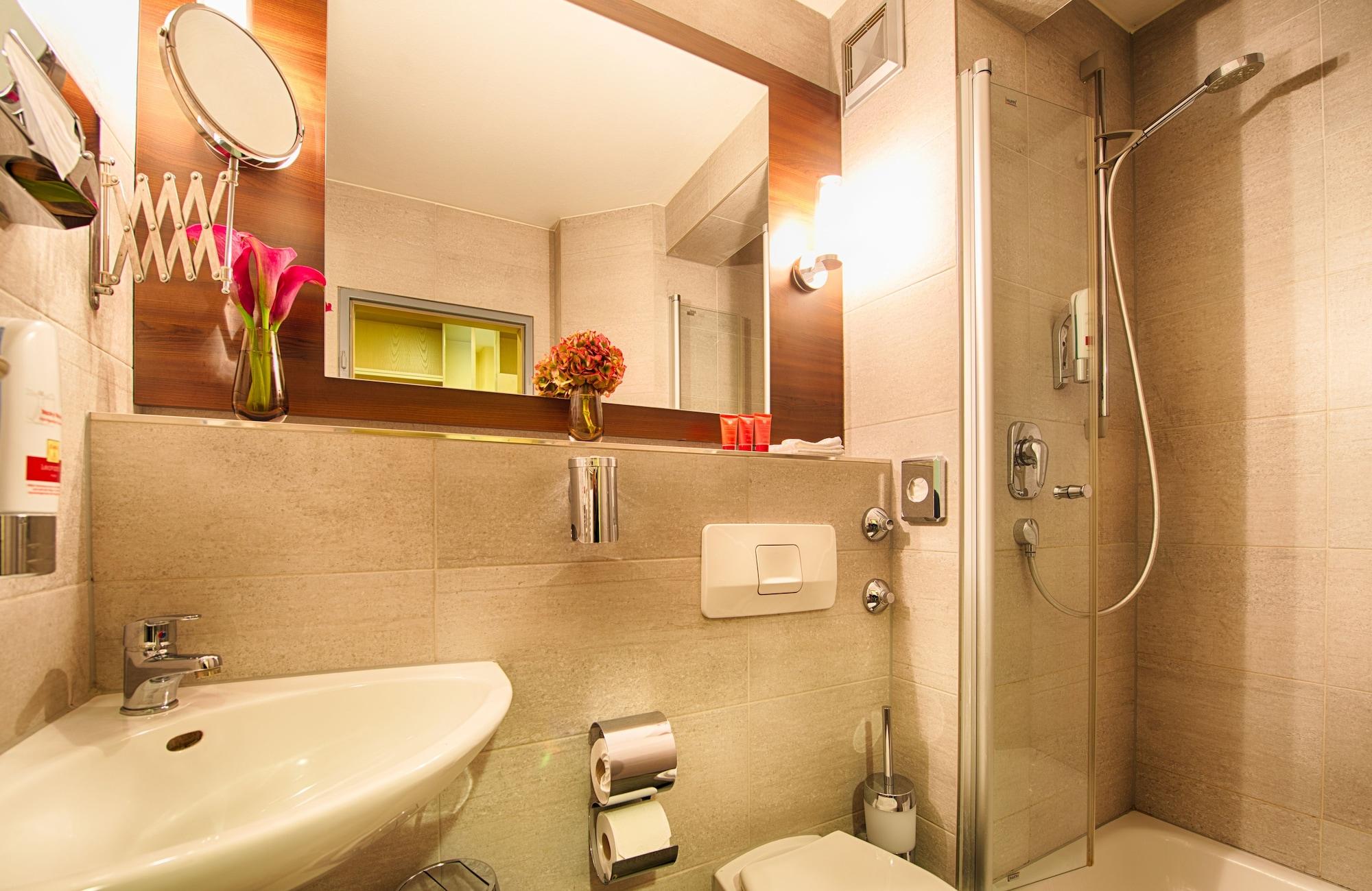 Hotel Leonardo City West