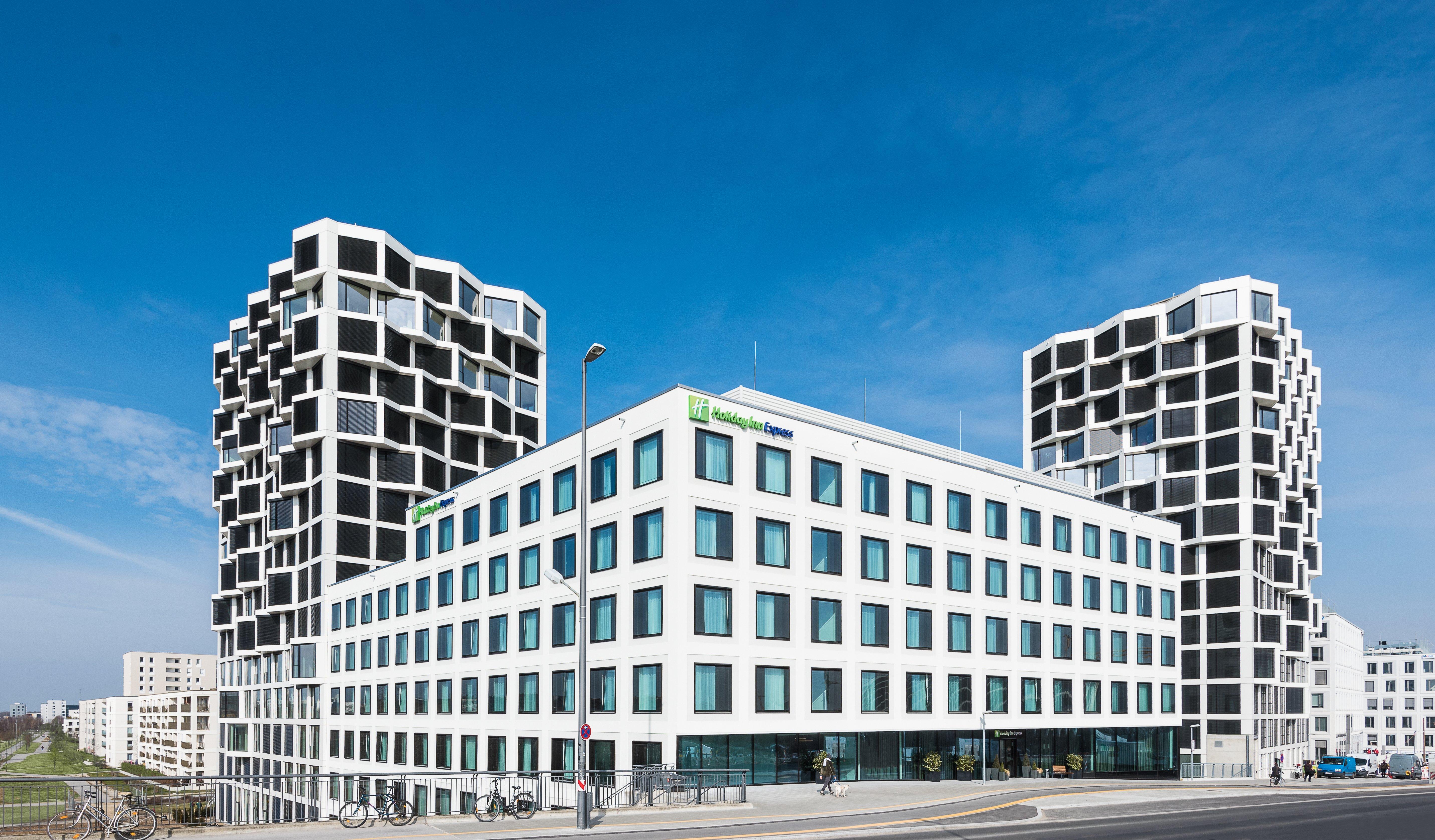 Holiday Inn Express Munich City West By Ihg 3*