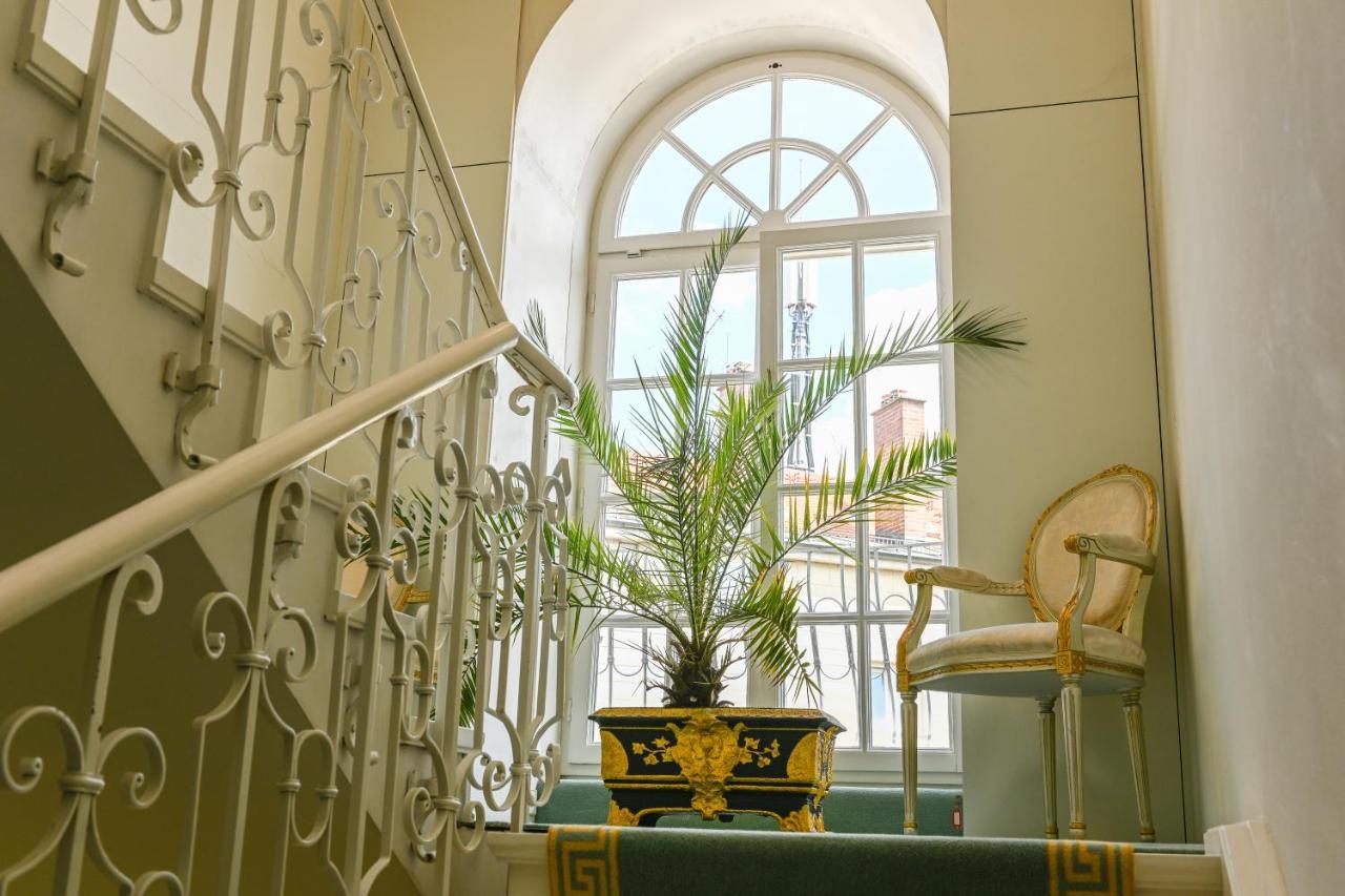 Opera Hotel