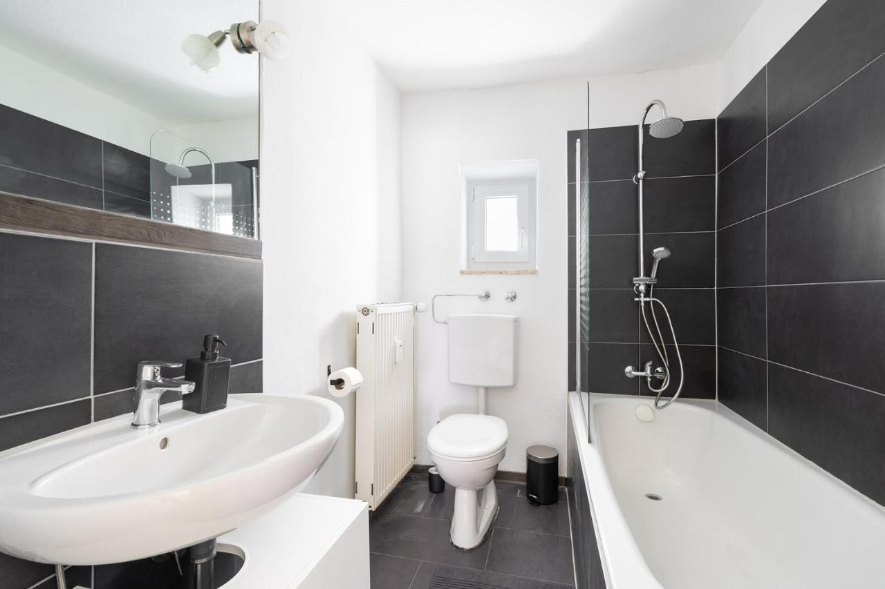 2 Bedroom Floor Direct On Marienplatz Apartment *