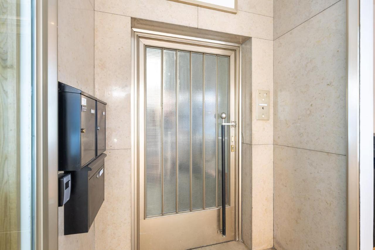 2 Bedroom Floor Direct On Marienplatz Apartment