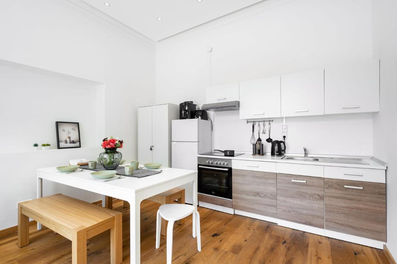 Wiesen Living - For Up To Twelve People * München