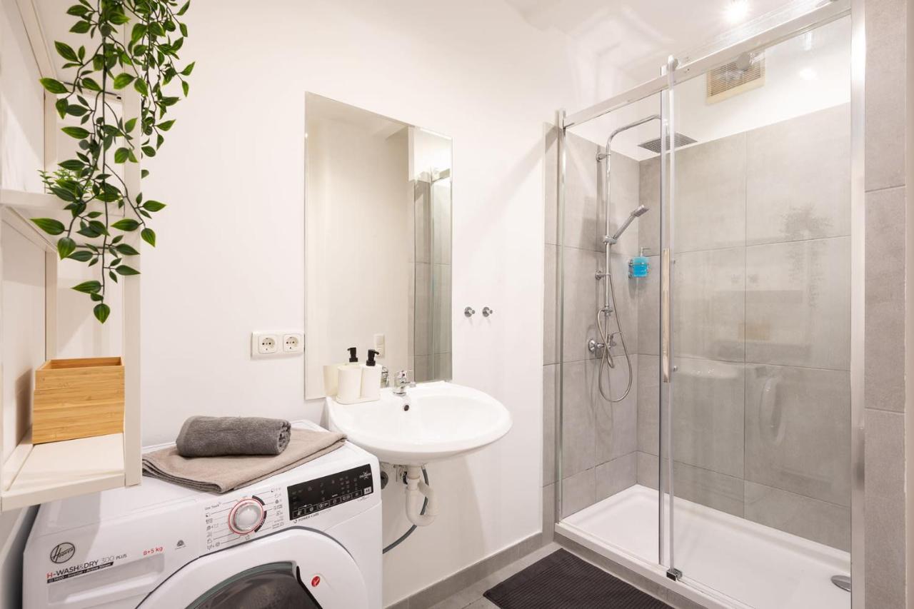 Wiesen Living - For Up To Twelve People * München