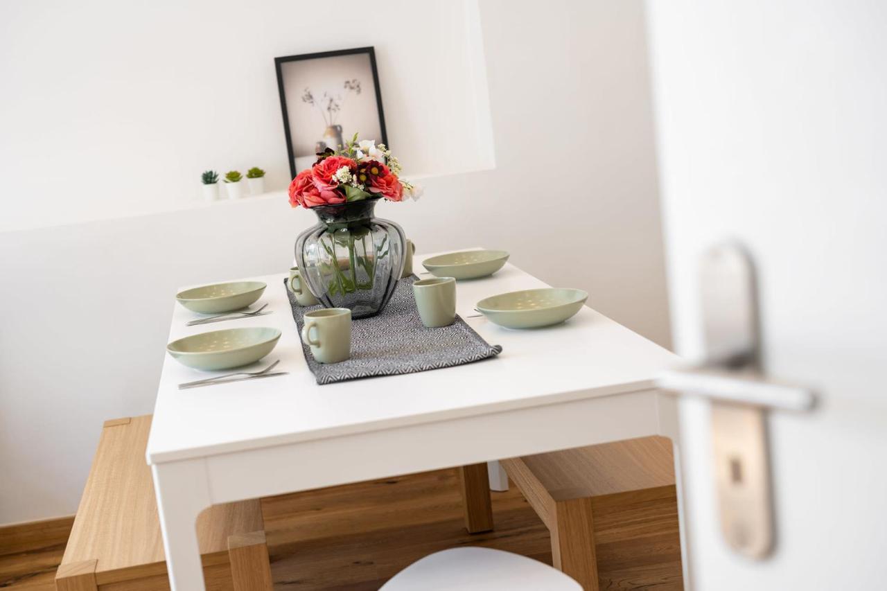 Wiesen Living - For Up To Twelve People Apartment München