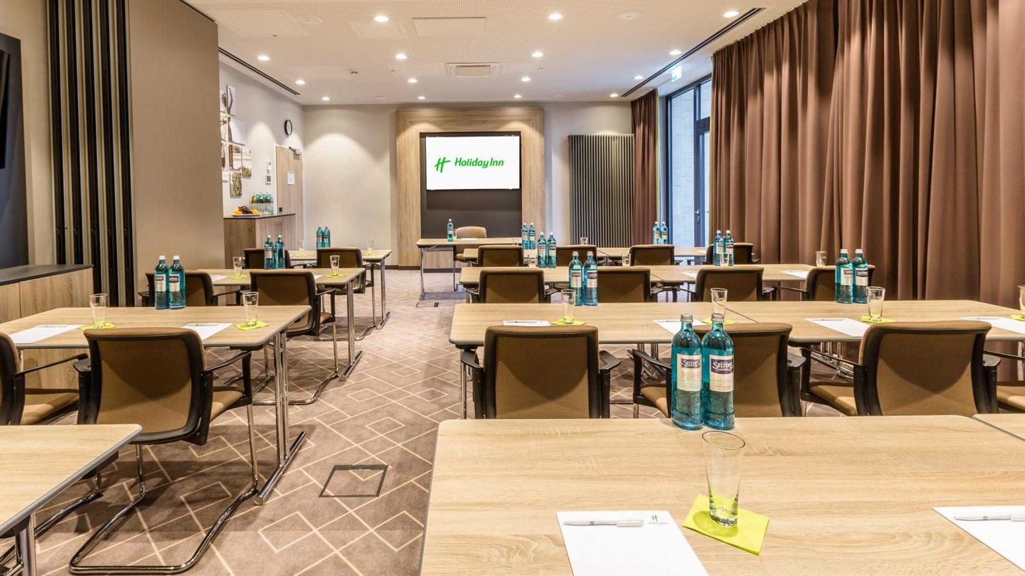 - East, An Ihg Hotel