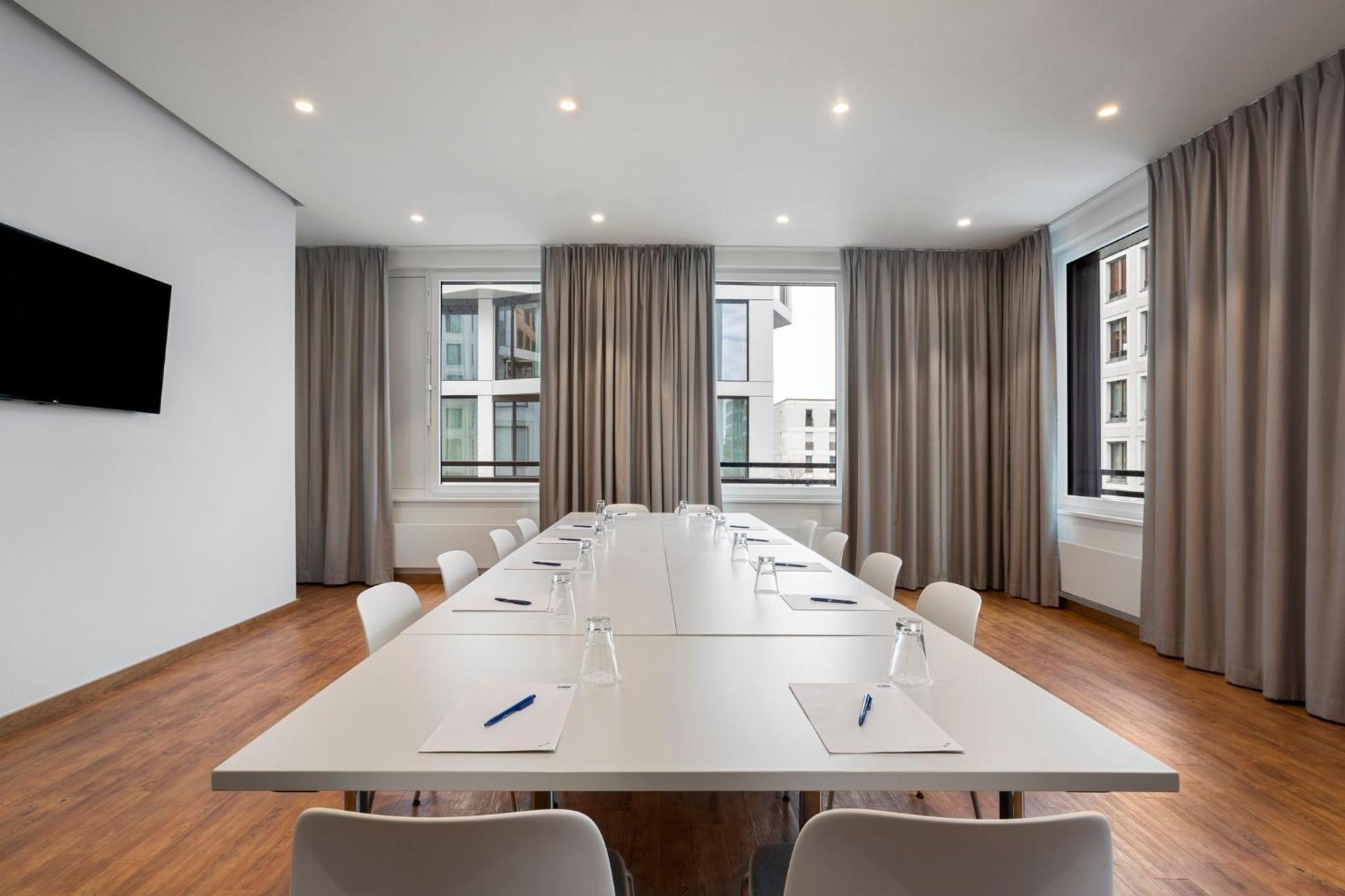 Hotel Holiday Inn Express Munich City West By Ihg 3*