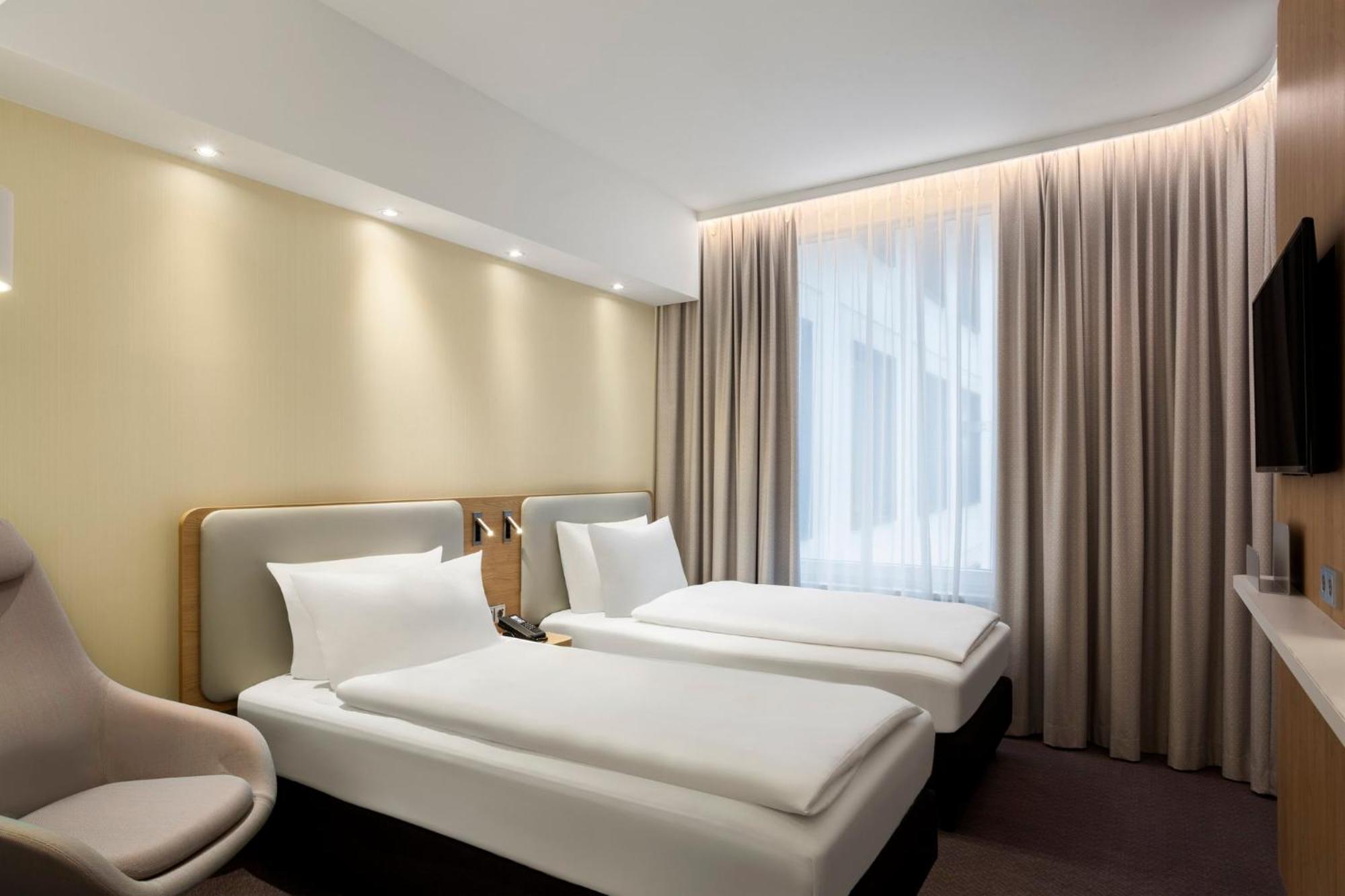 Holiday Inn Express Munich City West By Ihg Hotel 3*