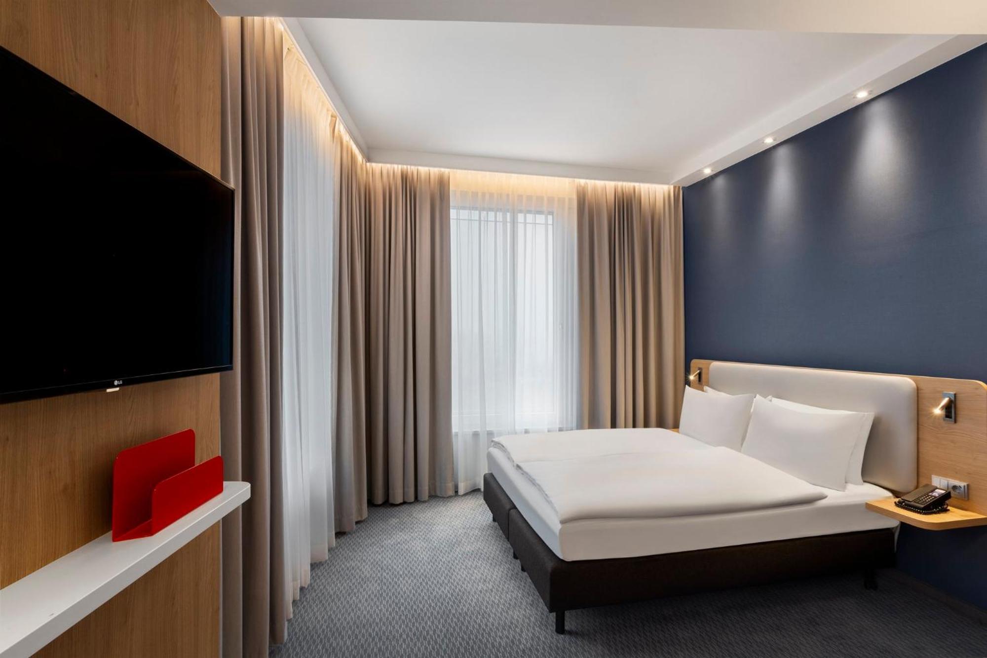 Hotel Holiday Inn Express Munich City West By Ihg 3*