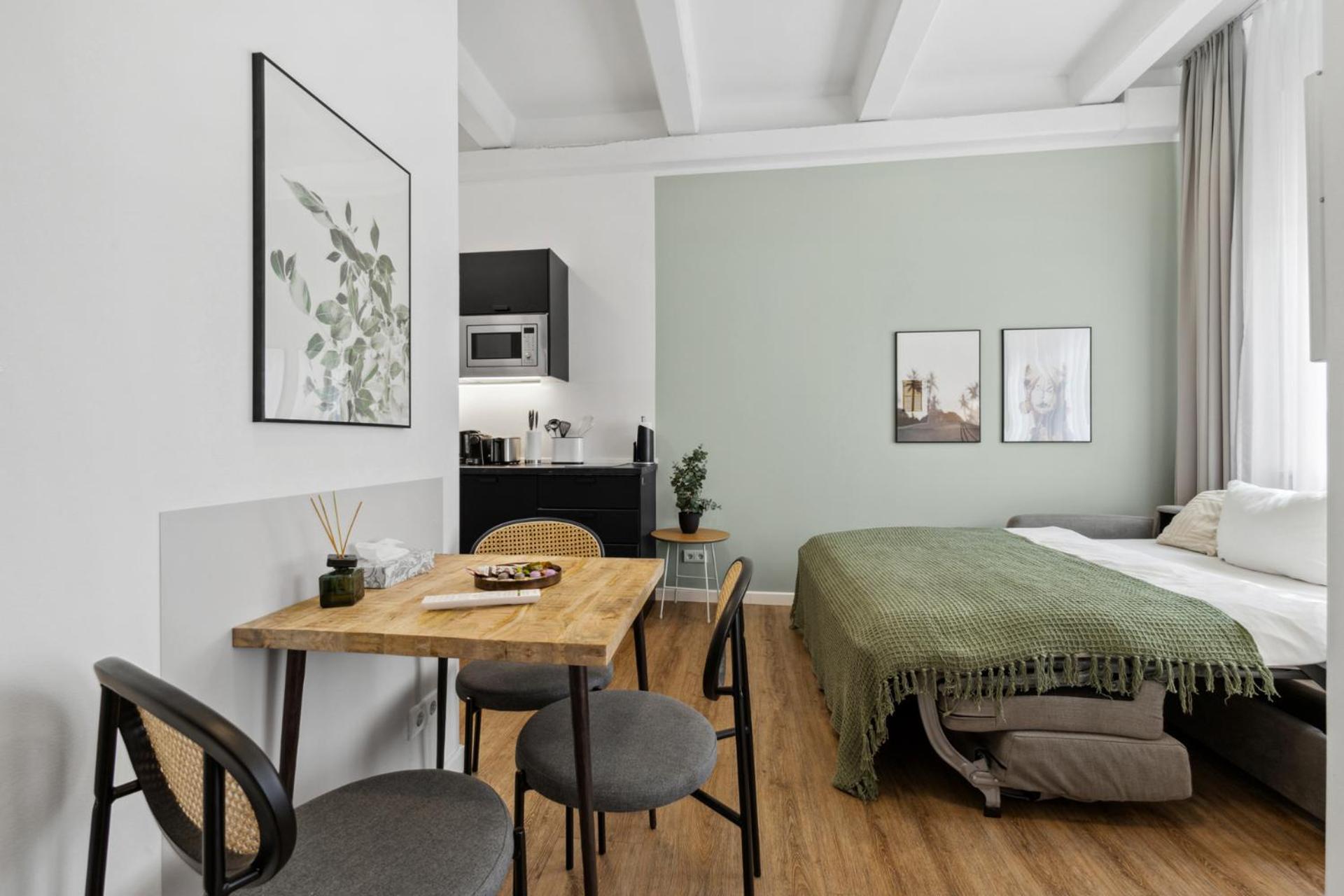 Limehome Fritz-erler Str 4*