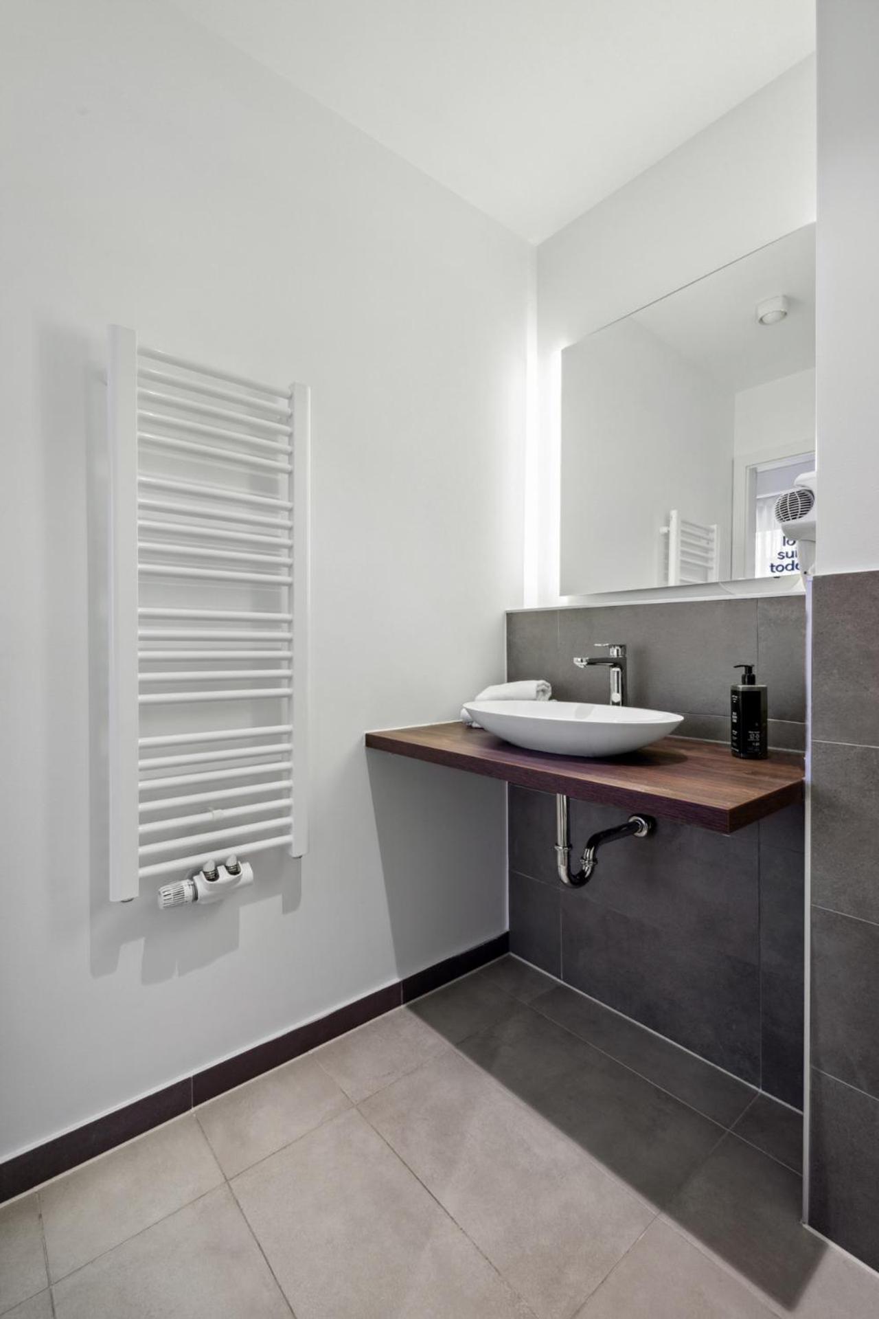 Limehome Fritz-erler Str 4*