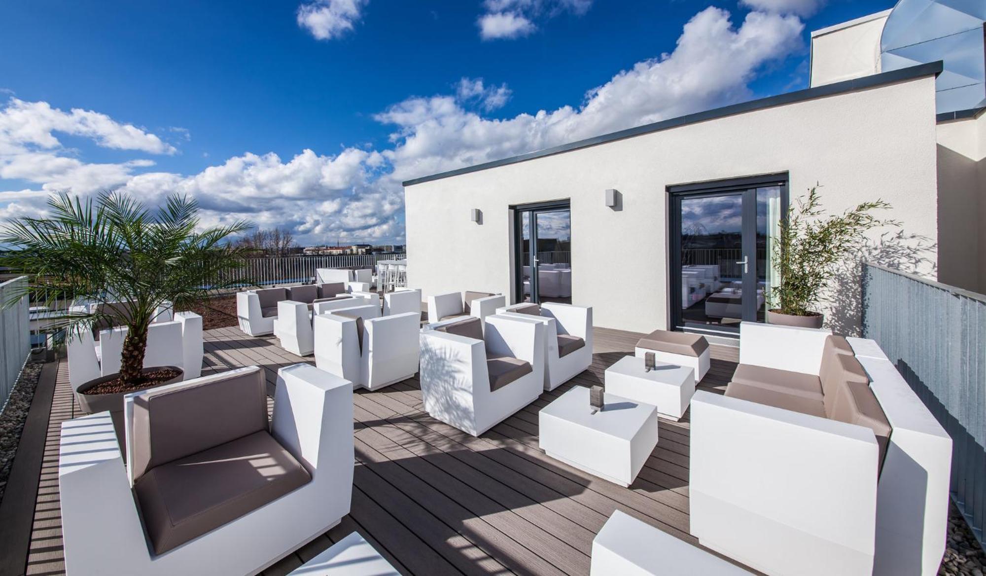 Hotel - East, An Ihg