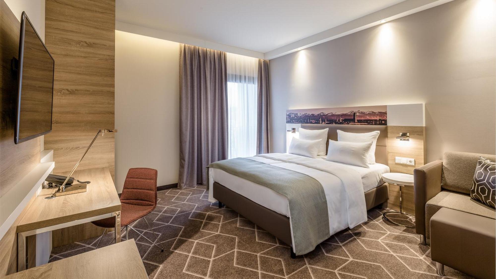 - East, An Ihg Hotel 4*