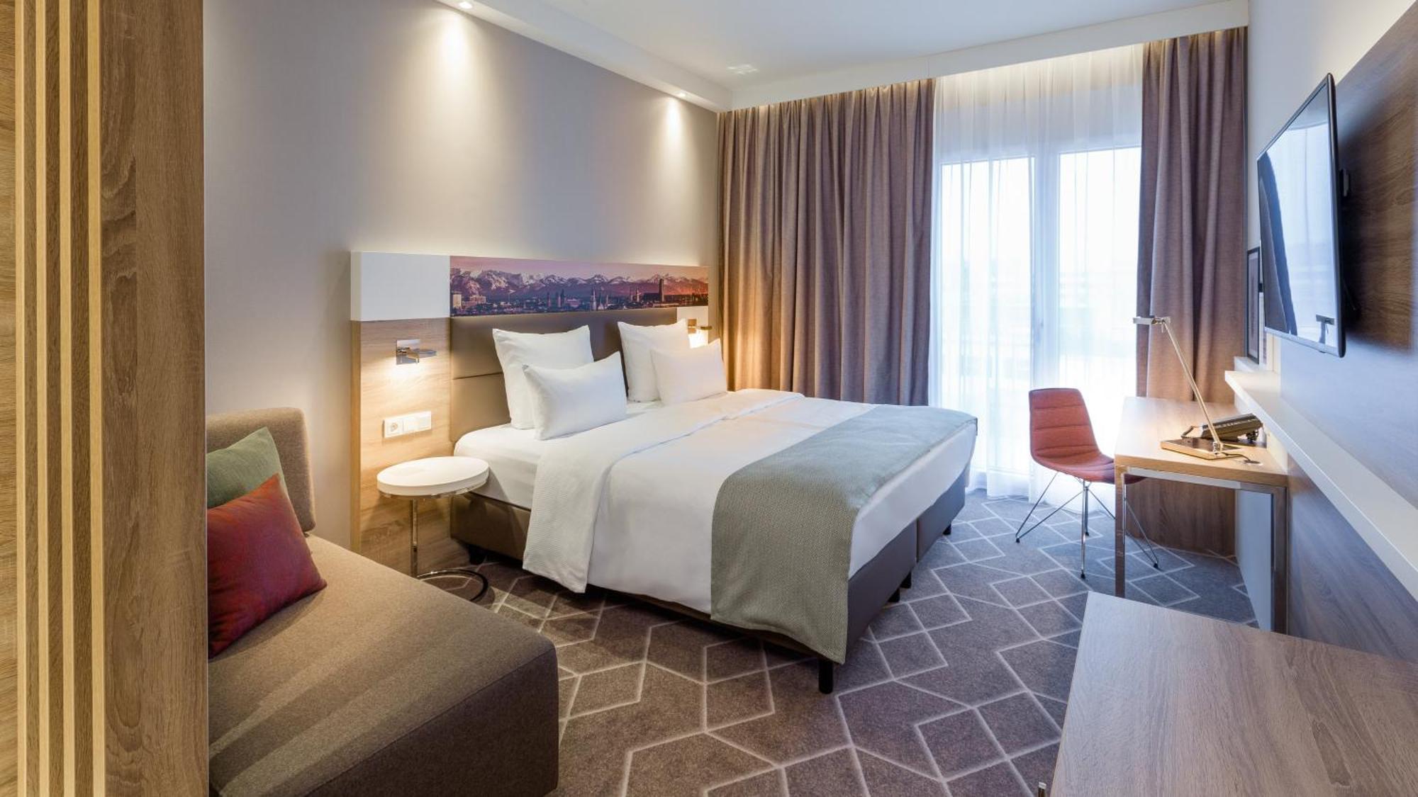 - East, An Ihg Hotel 4*