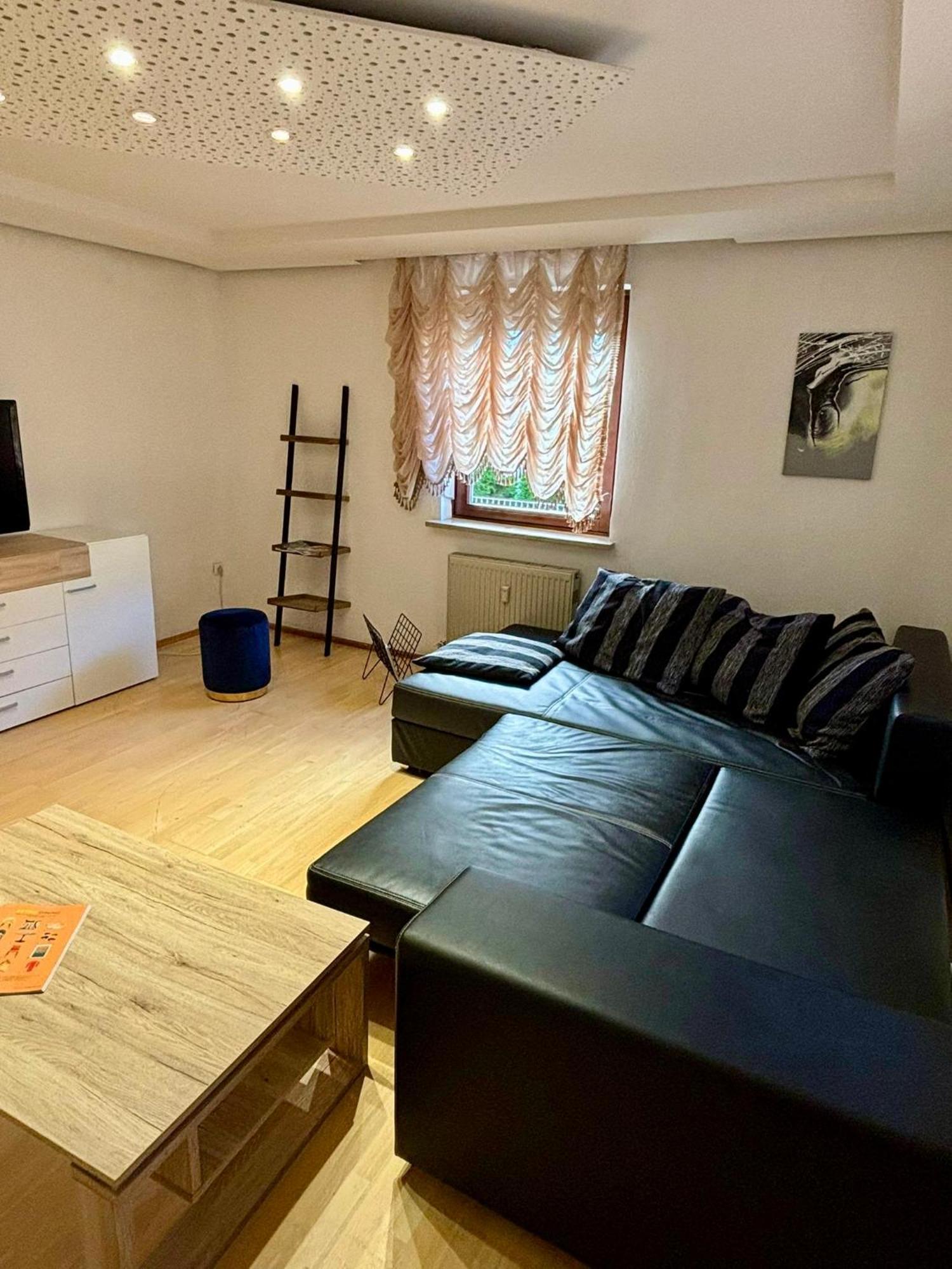 Apartment Erdgeschosswohnung Neben Schloss Blutenburg Mit Privatem Garten *